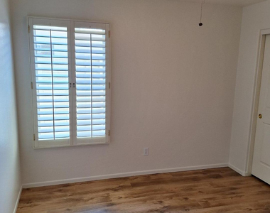 4333 E Hartford Avenue - Photo Thumbnail 16