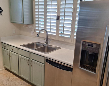 4333 E Hartford Avenue - Photo Thumbnail 4