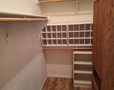4333 E Hartford Avenue - Photo Thumbnail 12