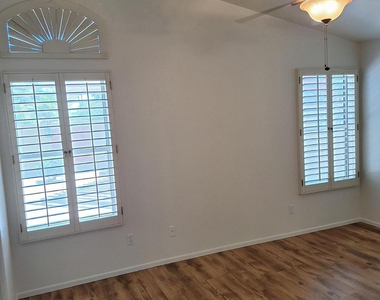 4333 E Hartford Avenue - Photo Thumbnail 7
