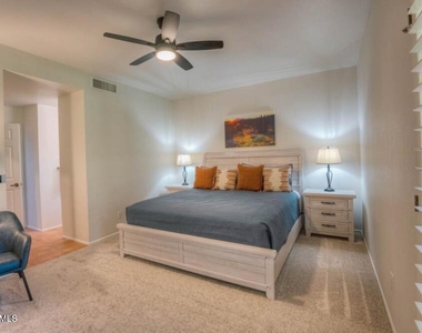 6139 N 28th Place N - Photo Thumbnail 10