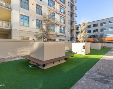 2211 E Camelback Road - Photo Thumbnail 3