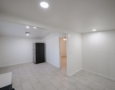 2721 E Willetta Street - Photo Thumbnail 8
