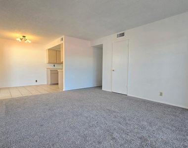 4917 N 73rd Street - Photo Thumbnail 1