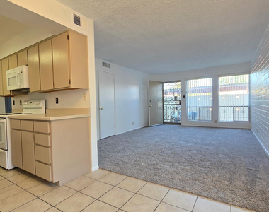4917 N 73rd Street - Photo Thumbnail 3
