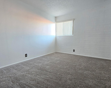 4917 N 73rd Street - Photo Thumbnail 16