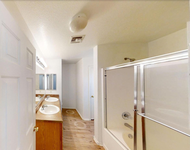 3643 E Constitution Drive - Photo Thumbnail 6