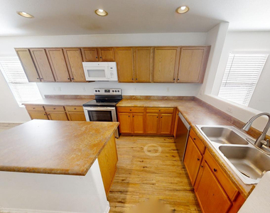 3643 E Constitution Drive - Photo Thumbnail 3