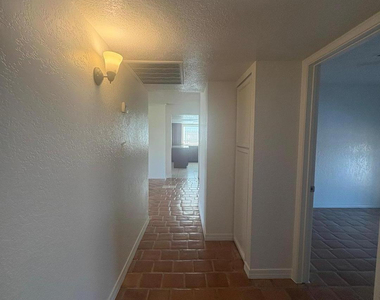 7137 W Colter Street - Photo Thumbnail 3