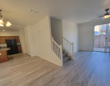7226 S 48th Glen - Photo Thumbnail 3