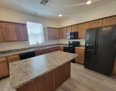 7226 S 48th Glen - Photo Thumbnail 5