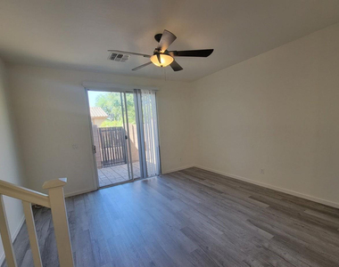 7226 S 48th Glen - Photo Thumbnail 21