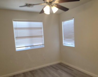 7226 S 48th Glen - Photo Thumbnail 20