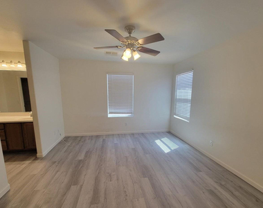 7226 S 48th Glen - Photo Thumbnail 19