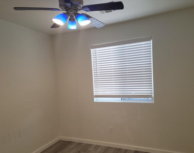 7226 S 48th Glen - Photo Thumbnail 13
