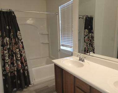 7226 S 48th Glen - Photo Thumbnail 23