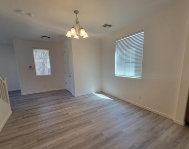 7226 S 48th Glen - Photo Thumbnail 28