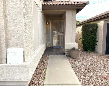 17420 N 2nd Avenue - Photo Thumbnail 2