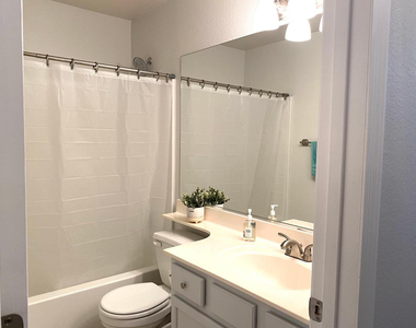 17420 N 2nd Avenue - Photo Thumbnail 11