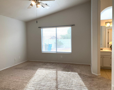 17420 N 2nd Avenue - Photo Thumbnail 20