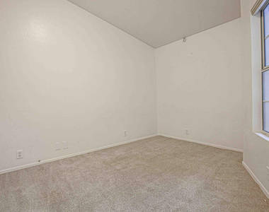 20376 N 66th Drive - Photo Thumbnail 9