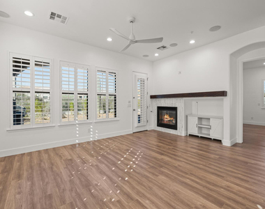 18394 N 92nd Street - Photo Thumbnail 7