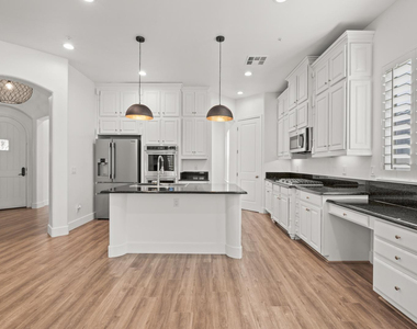 18394 N 92nd Street - Photo Thumbnail 6