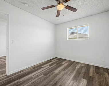 2209 S Granada Drive - Photo Thumbnail 13