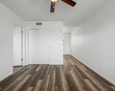 2209 S Granada Drive - Photo Thumbnail 9