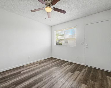 2209 S Granada Drive - Photo Thumbnail 12