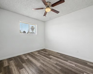 2209 S Granada Drive - Photo Thumbnail 7