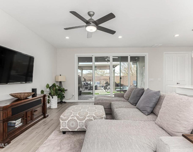 1906 E Robb Lane - Photo Thumbnail 4