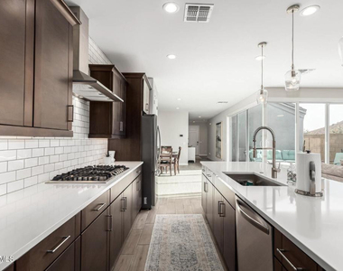 1906 E Robb Lane - Photo Thumbnail 9
