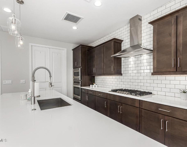 1906 E Robb Lane - Photo Thumbnail 10
