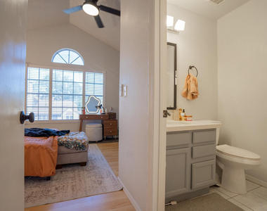 8111 W Wacker Road - Photo Thumbnail 21