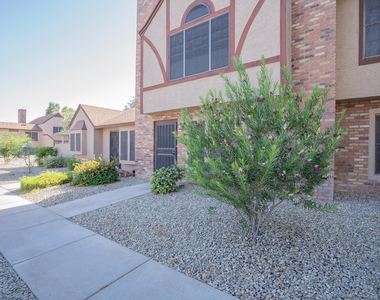 8111 W Wacker Road - Photo Thumbnail 1