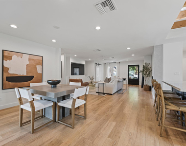 4244 N 35th Place - Photo Thumbnail 9