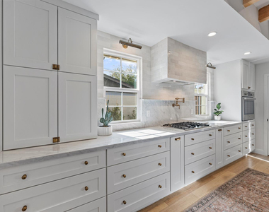 4244 N 35th Place - Photo Thumbnail 5