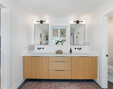 4244 N 35th Place - Photo Thumbnail 17