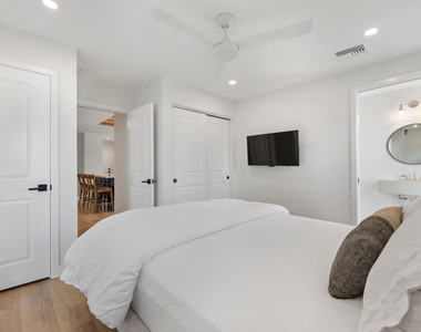 4244 N 35th Place - Photo Thumbnail 24