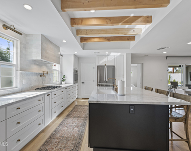 4244 N 35th Place - Photo Thumbnail 8
