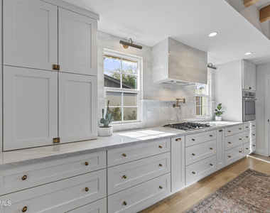4244 N 35th Place - Photo Thumbnail 9