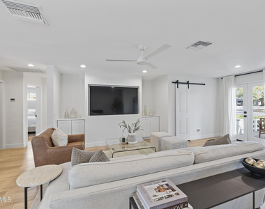4244 N 35th Place - Photo Thumbnail 6
