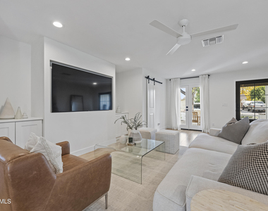 4244 N 35th Place - Photo Thumbnail 5