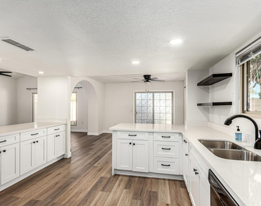 1538 E Laurel Avenue - Photo Thumbnail 12