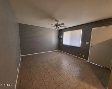 1445 S Kenneth Place - Photo Thumbnail 5