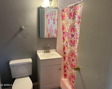 1445 S Kenneth Place - Photo Thumbnail 2