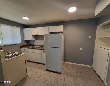 1445 S Kenneth Place - Photo Thumbnail 4