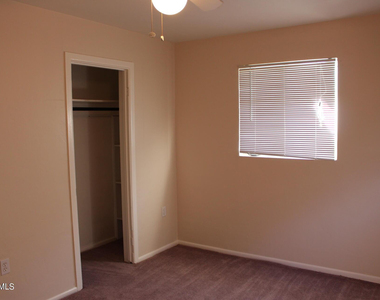 910 S Una Avenue - Photo Thumbnail 12