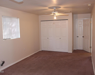 910 S Una Avenue - Photo Thumbnail 6